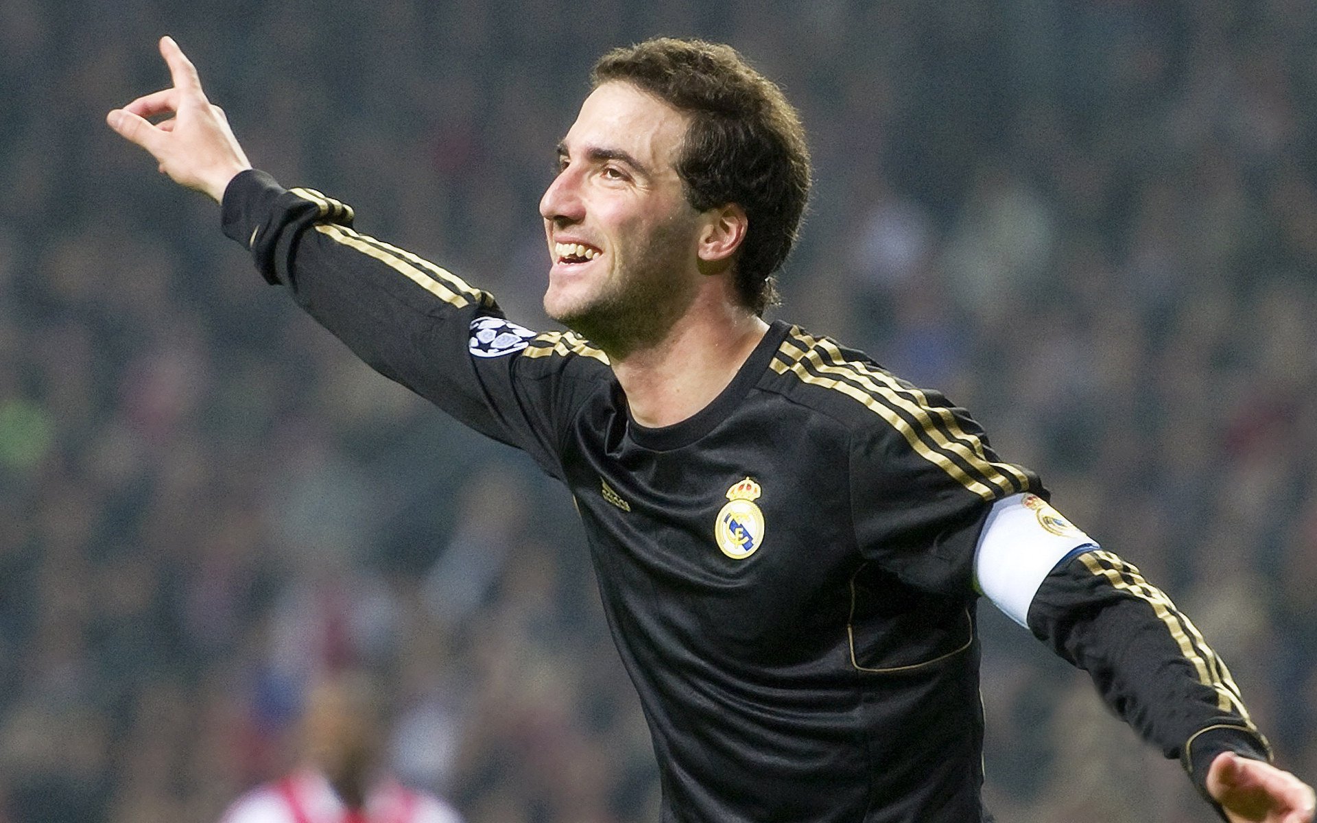 意甲联赛尤文豪取八连胜,意甲冠军尤文